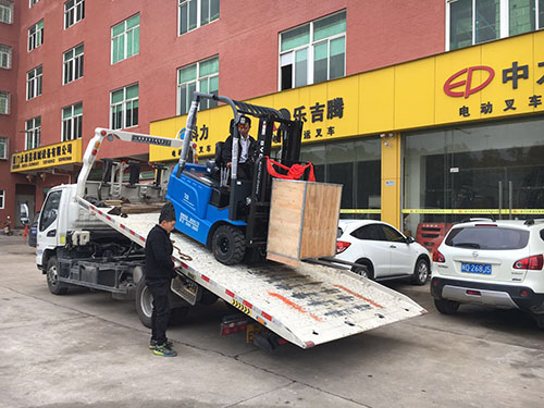 廈門電動(dòng)叉車公司，銷售比亞迪電動(dòng)叉車2.5噸一臺(tái)
