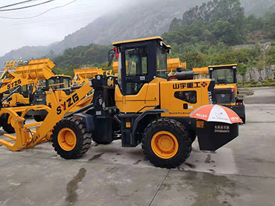 恭喜羅總喜提新車，山宇裝載機(jī)940走起，山宇重工，助您成功！
